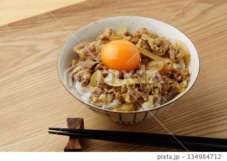 牛丼と玉子 134984712