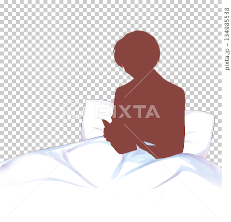 男人在床上看書的剪影 男人在床上看書的剪影 134985538