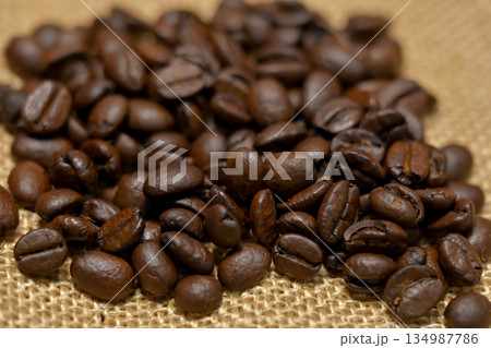 コーヒー豆 134987786