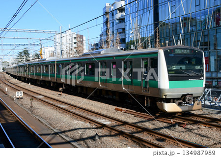 E233系7000番台ハエ127編成埼京線 相鉄線直通海老名行 E233系7000番台ハエ127編成埼京線 相鉄線直通海老名行 134987989