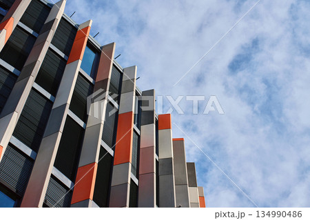 Modern office building with curved geometric facade 134990486