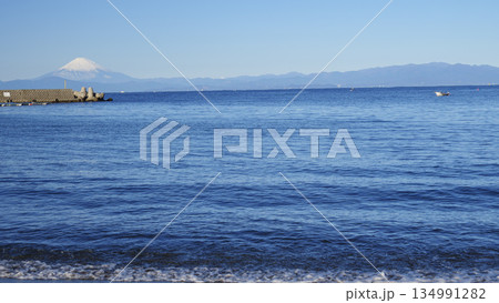 三浦半島の秘境の三戸浜海岸の冬 三浦半島の秘境の三戸浜海岸の冬 134991282
