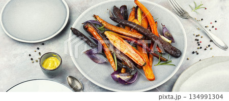 Healthy root vegetables. 134991304