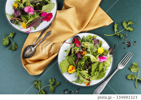 Green Salad with Edible Flowers Green Salad with Edible Flowers 134991323