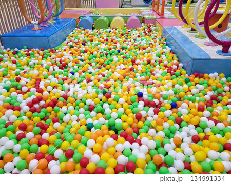 A background of colorful air balloons in a dry play pool 134991334