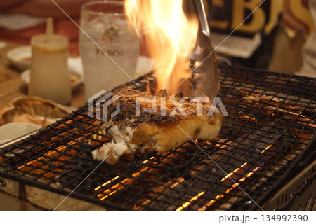 炭火で豪快に焼き上げる炉端焼きの一皿 炭火で豪快に焼き上げる炉端焼きの一皿 134992390