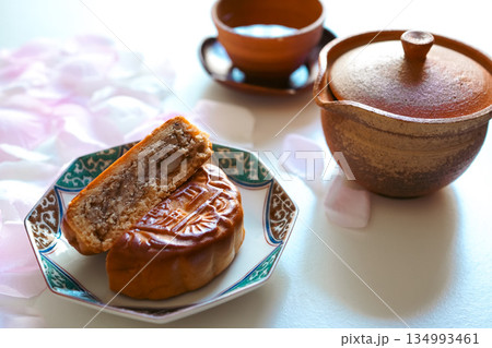中国伝統の焼き菓子 伍仁月餅 中国伝統の焼き菓子 伍仁月餅 134993461