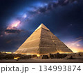 星空とエジプトのピラミッド 134993874