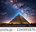 星空とエジプトのピラミッド 134993876