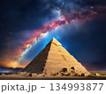 星空とエジプトのピラミッド 134993877
