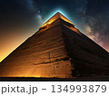 星空とエジプトのピラミッド 134993879
