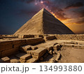 星空とエジプトのピラミッド 134993880