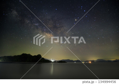 瀬戸内の春の星景色昇る天の川とさそり座 134994456