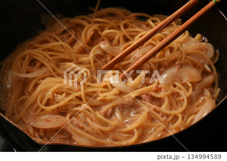 料理中の和風パスタ 料理中の和風パスタ 134994589