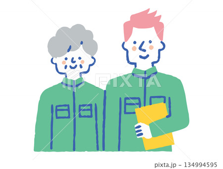 作業着姿で並ぶ年配の女性と青年_色 134994595