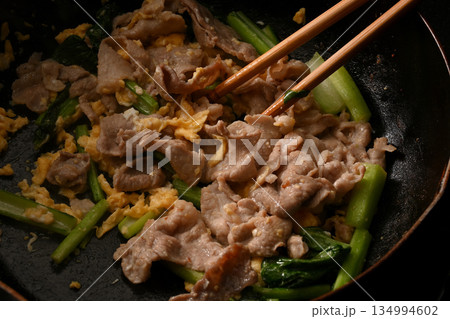 豚肉と小松菜の中華風卵炒め 豚肉と小松菜の中華風卵炒め 134994602