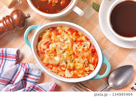 margherita farfalle  gratin 134995404