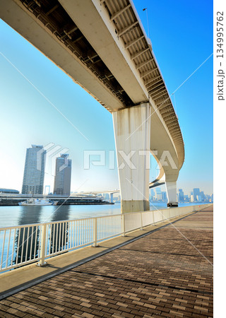 東京お台場　首都高速湾岸線　有明ジャンクション 134995762