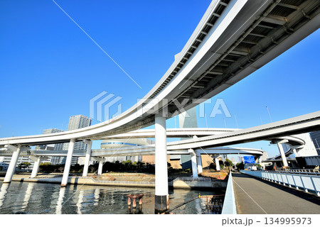 東京お台場　首都高速湾岸線　有明ジャンクション 134995973