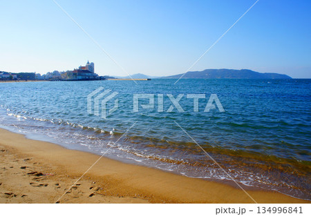 福岡県早良区「シーサイドももち海浜公園」の海と砂浜_30 134996841