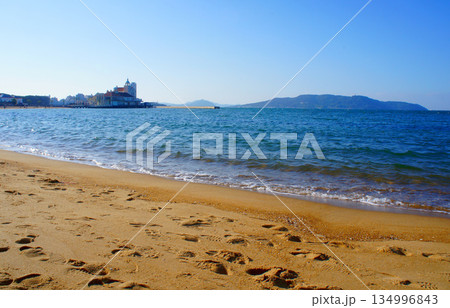 福岡県早良区「シーサイドももち海浜公園」の海と砂浜_32 134996843