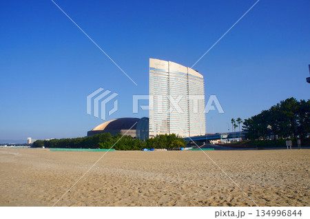 福岡県早良区「シーサイドももち海浜公園」の海と砂浜_33 134996844