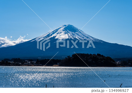 山梨県河口湖と富士山 134996927
