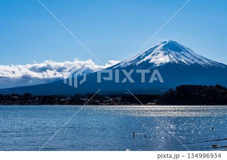 山梨県河口湖と富士山 山梨県河口湖と富士山 134996934