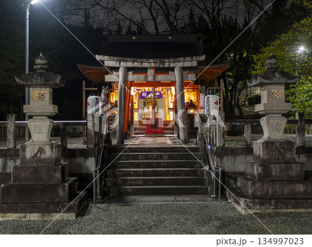 御扉が開けられた元旦の稲荷神社 御扉が開けられた元旦の稲荷神社 134997023