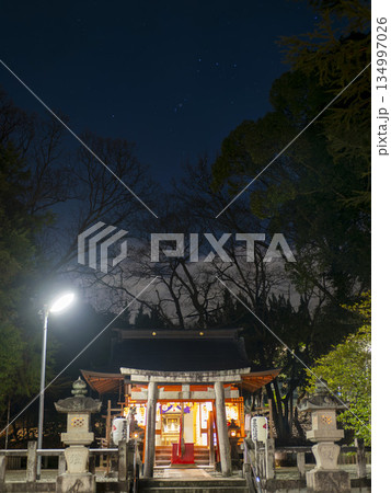 御扉が開けられた元旦の稲荷神社 御扉が開けられた元旦の稲荷神社 134997026