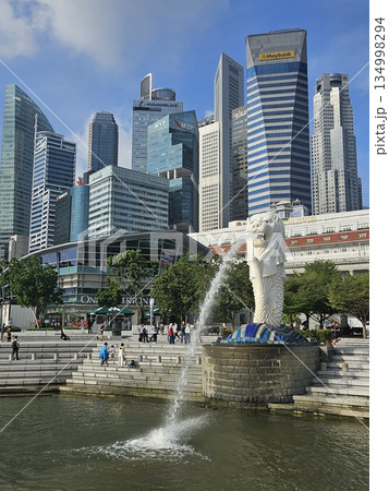 The Merlion statue spouts water into the bay The Merlion statue spouts water into the bay 134998294