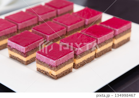 大人向けのカシスケーキ 大人向けのカシスケーキ 134998467