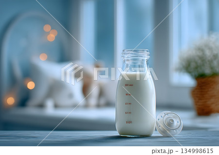 赤ちゃん用ミルクボトルと哺乳瓶 赤ちゃん用ミルクボトルと哺乳瓶 134998615