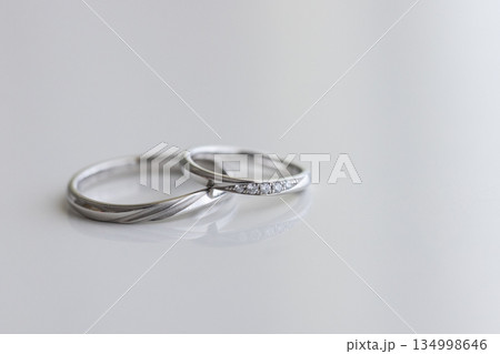 婚約指輪と結婚指輪 婚約指輪と結婚指輪 134998646