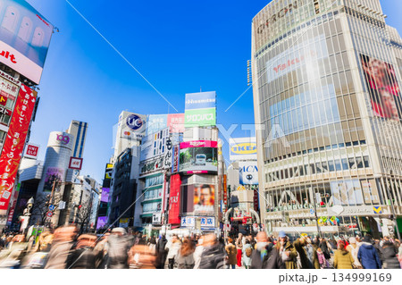 渋谷駅前　スクランブル交差点 134999169