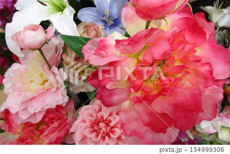 カラフルな造花の花束 134999306