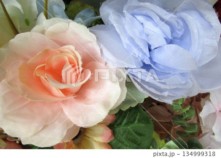 カラフルな造花の花束 134999318