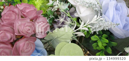 カラフルな造花の花束 カラフルな造花の花束 134999320