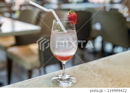 いちごと桜のスカッシュ・カフェで楽しむ春のいちごドリンク 134999422