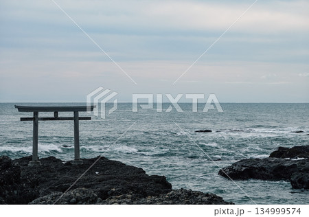 茨城県_大洗磯前神社_神磯の鳥居 茨城県_大洗磯前神社_神磯の鳥居 134999574