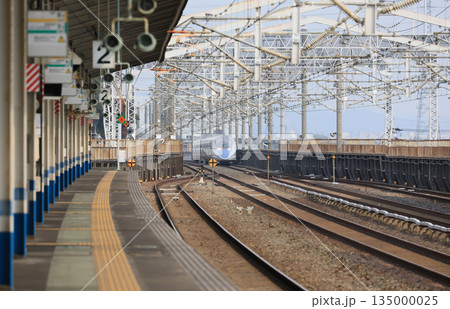 山陽新幹線 新倉敷駅のホームと構内 山陽新幹線 新倉敷駅のホームと構内 135000025