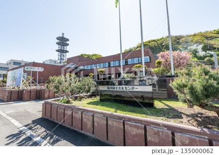 北海道稚内市　快晴の稚内総合文化センター 135000062