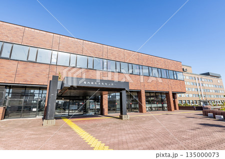 北海道稚内市 快晴の稚内総合文化センター 北海道稚内市 快晴の稚内総合文化センター 135000073