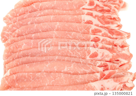 国産の豚ロース薄切り肉【白背景・切り抜き】 135000821