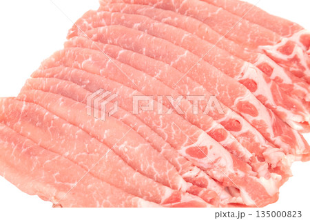 国産の豚ロース薄切り肉【白背景・切り抜き】 135000823