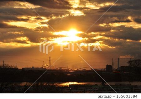 照らす陽光 135001394