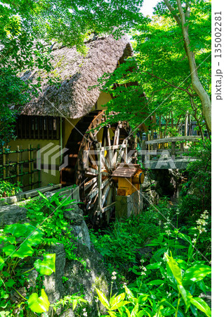 【東京都】深大寺通り沿いにある深大寺水車館 135002281