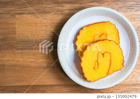 伊達巻 お正月のおせち料理に使われる和風卵焼き 伊達巻 お正月のおせち料理に使われる和風卵焼き 135002479