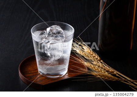 麦焼酎のロック 麦焼酎のロック 135004279