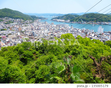 【広島県】千光寺山ロープウェイと尾道の町並み 135005179